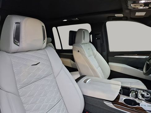New 2026 Cadillac Escalade ESV Platinum Sport w/ LPO, ONYX Package AWD/4WD image 17