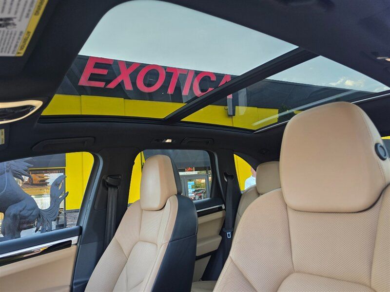 Used 2018 Porsche Cayenne AWD/4WD image 19