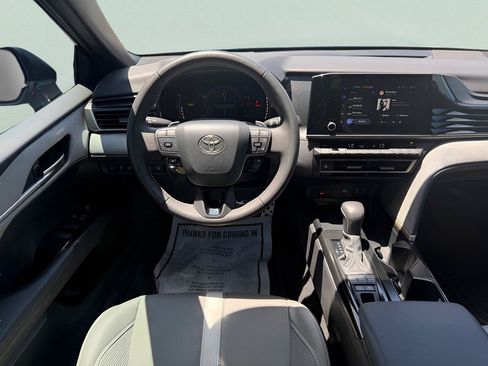 Used 2025 Toyota Camry SE w/ Convenience Package FWD image 21