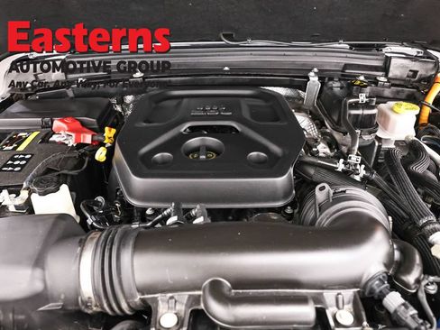 Used 2025 Jeep Wrangler Unlimited Sahara w/ Safety Group AWD/4WD image 7