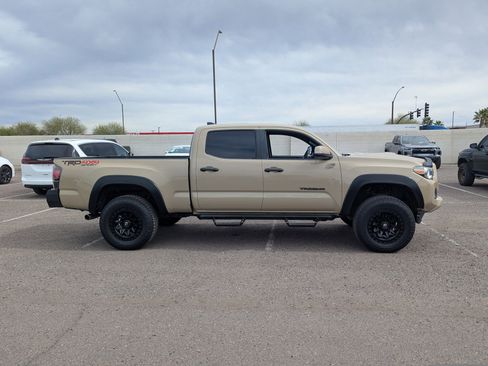Used 2018 Toyota Tacoma TRD Sport w/ Technology Package image 6