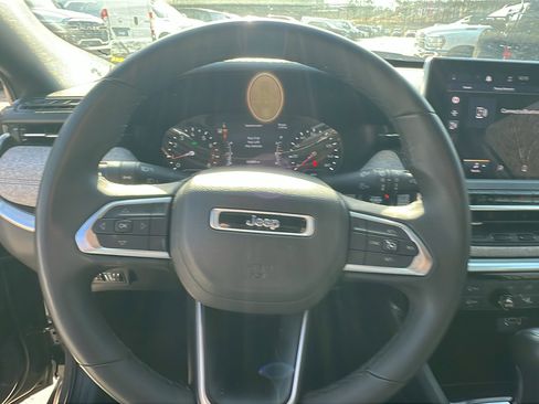 Used 2024 Jeep Compass Latitude image 24