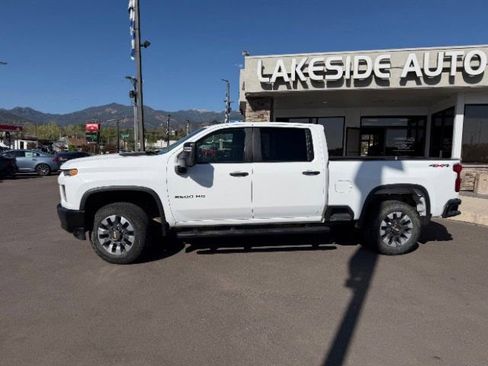 Used 2022 Chevrolet Silverado 2500 Custom w/ Custom Value Package AWD/4WD image 4