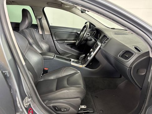 Used 2016 Volvo V60 T5 Cross Country Platinum w/ Climate Package AWD/4WD image 15