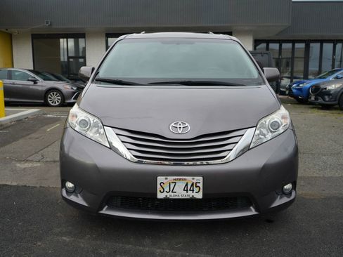 Used 2015 Toyota Sienna FWD image 3