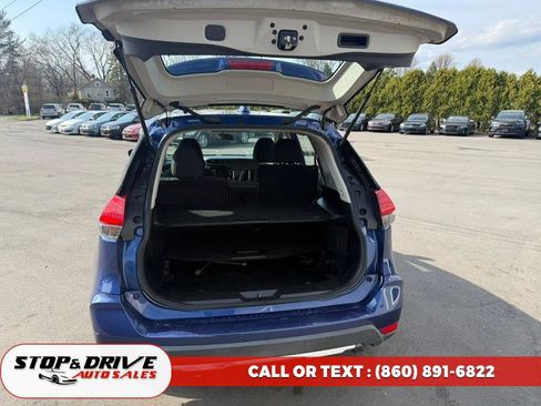 Used 2017 Nissan Rogue S image 9