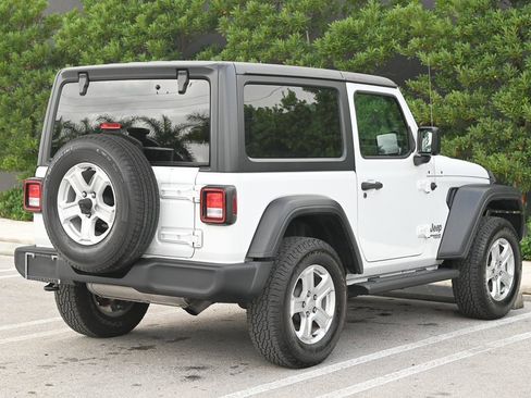 Used 2020 Jeep Wrangler Sport S image 4