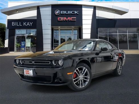 Used 2019 Dodge Challenger SXT image 1