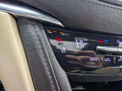 Used 2019 Cadillac XT5 Premium Luxury image 5