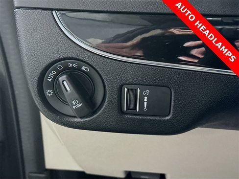 Used 2019 Dodge Grand Caravan SXT image 11