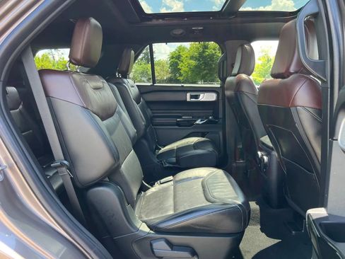 Used 2021 Ford Explorer Platinum w/ Equipment Group 601A AWD/4WD image 19