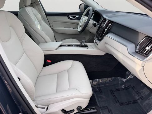 Certified 2024 Volvo XC60 T8 Core w/ Climate Package AWD/4WD image 8