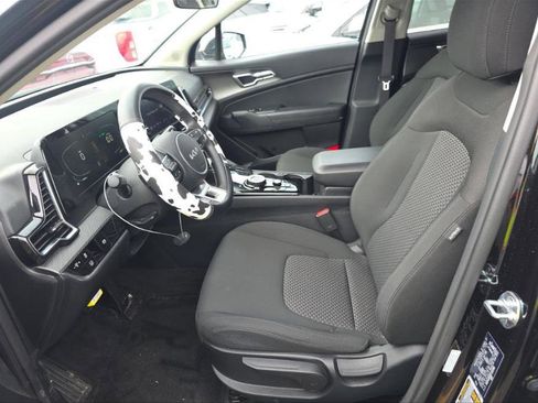 Used 2025 Kia Sportage LX FWD image 3