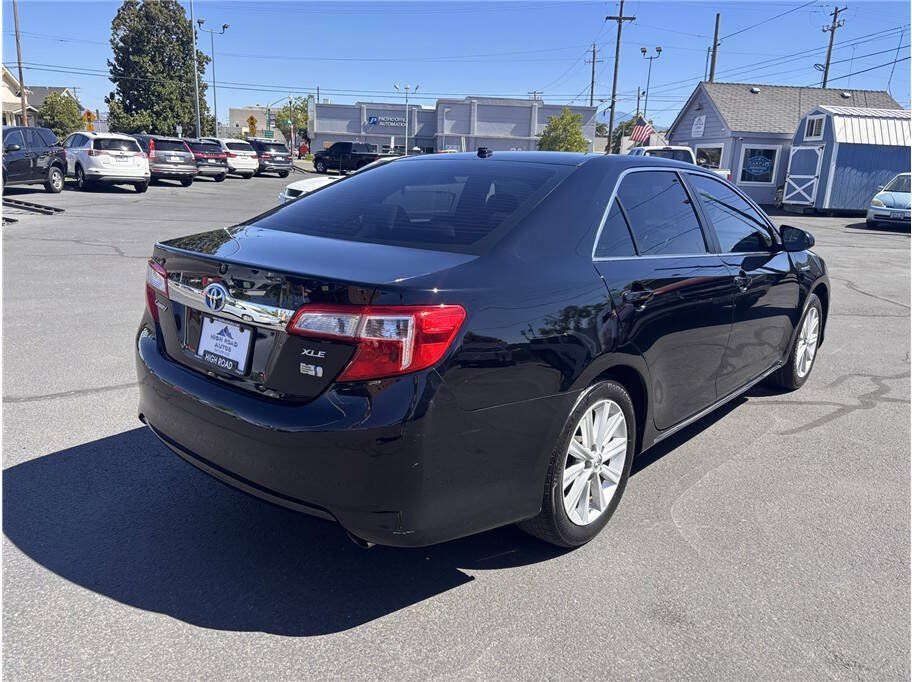 Used 2014 Toyota Camry XLE w/ Leather Package FWD image 5