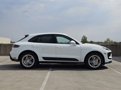 Certified 2026 Porsche Macan AWD/4WD image 9