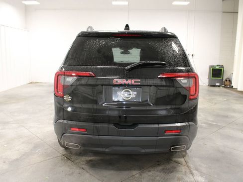 Used 2023 GMC Acadia SLT w/ Elevation Edition image 8