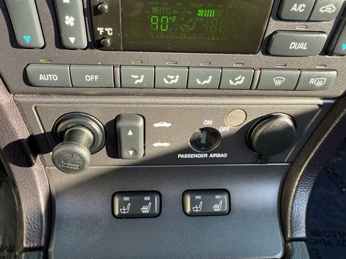 Used 2003 Ford Thunderbird image 32