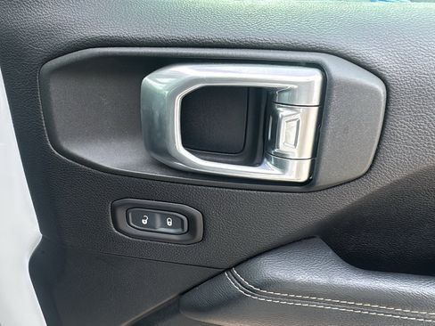 Certified 2020 Jeep Gladiator Overland image 29