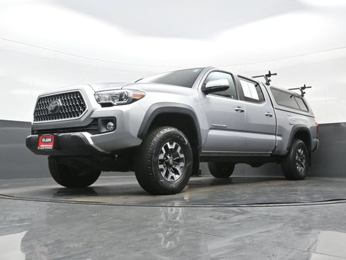 Used 2018 Toyota Tacoma TRD Off-Road w/ Technology Package AWD/4WD image 25