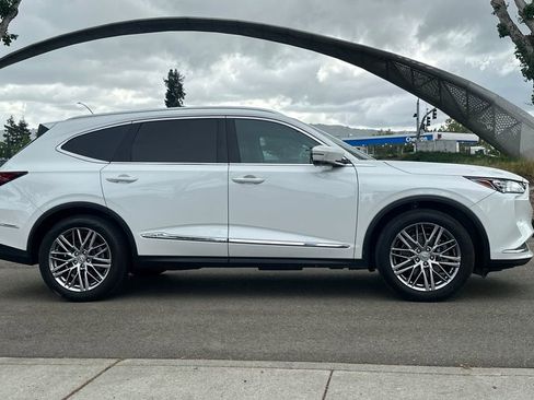 Used 2022 Acura MDX SH-AWD w/ Advance Package image 3