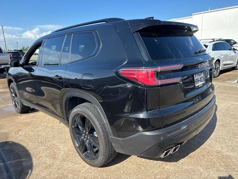 Used 2025 GMC Acadia Elevation w/ Elevation Premium Package FWD image 3
