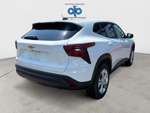 Used 2025 Chevrolet Trax LS FWD image 6