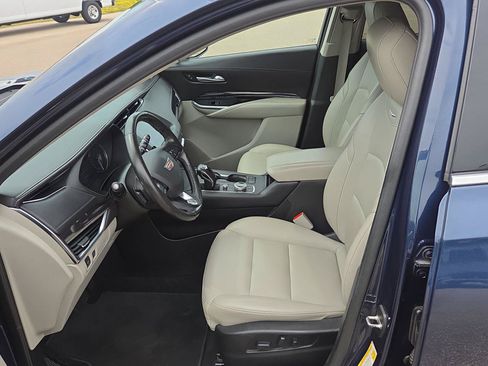 Used 2019 Cadillac XT4 Luxury w/ Trailering Package FWD image 18