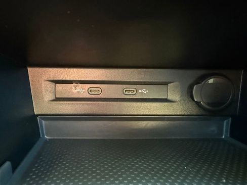 Used 2020 Volkswagen Tiguan S image 33