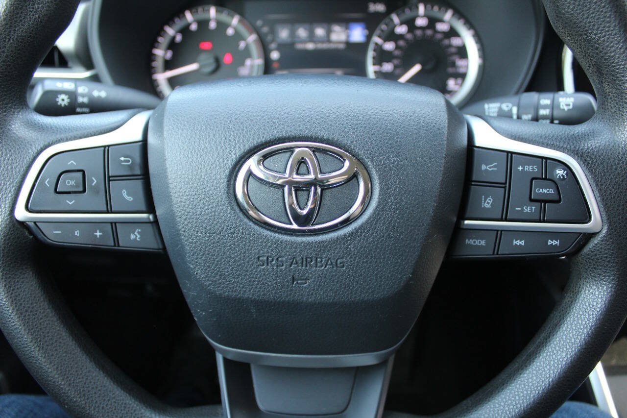 Used 2023 Toyota Highlander L FWD image 10