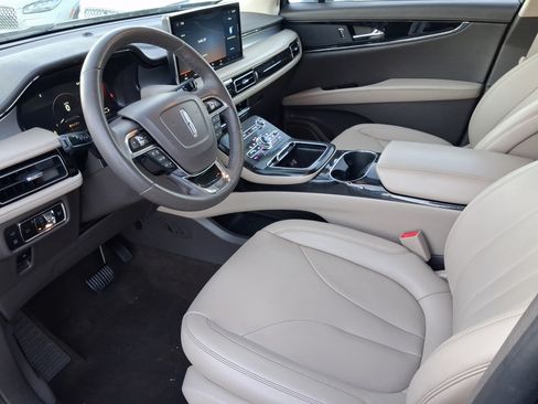 Used 2023 Lincoln Nautilus FWD image 11