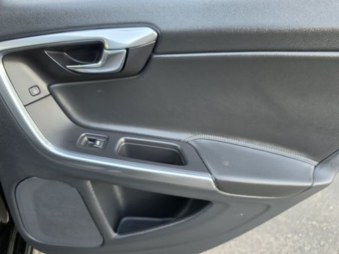 Used 2016 Volvo V60 T5 Platinum w/ Climate Package FWD image 17