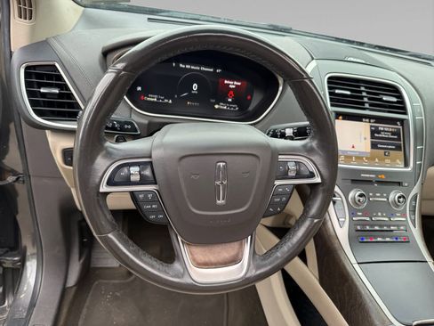Used 2019 Lincoln Nautilus Reserve AWD/4WD image 13