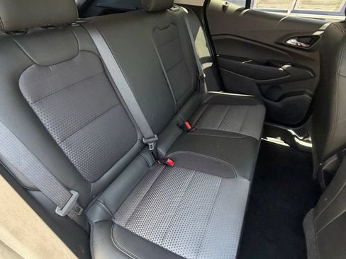 Used 2025 Chevrolet Trax LT FWD image 11