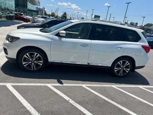 Used 2019 Nissan Pathfinder Platinum FWD image 3