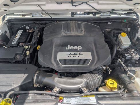 Used 2012 Jeep Wrangler Unlimited Sport w/ Max Tow Pkg AWD/4WD image 15