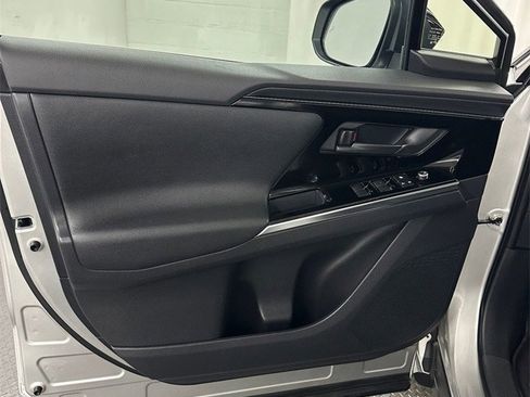 Used 2023 Toyota bZ4X Limited image 9