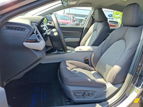Used 2019 Toyota Camry LE FWD image 14