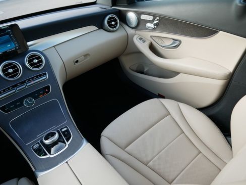 Used 2019 Mercedes-Benz C 300 4MATIC Sedan image 11