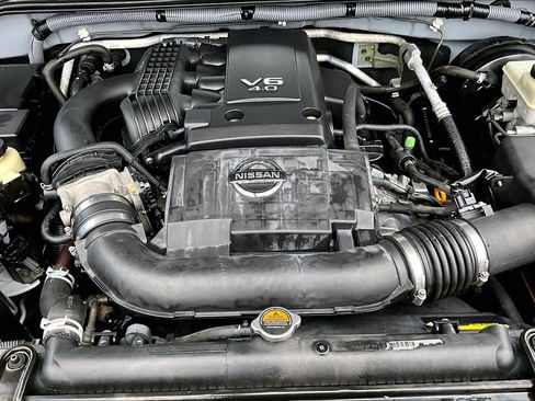 Used 2011 Nissan Frontier SL RWD image 28