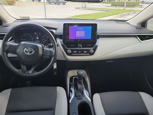 Used 2025 Toyota Corolla LE FWD image 16