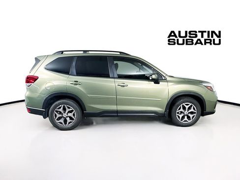 Used 2020 Subaru Forester Premium image 8