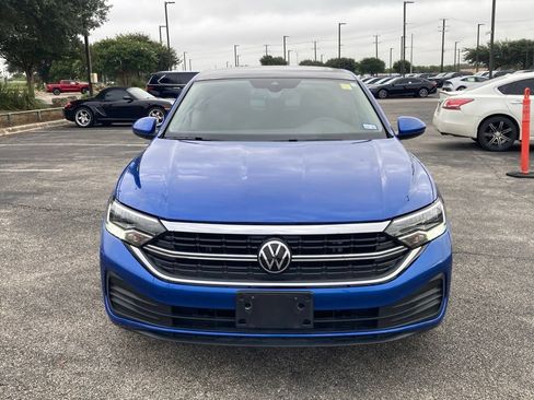 Used 2023 Volkswagen Jetta SE FWD image 2