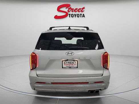 Used 2024 Hyundai Palisade Calligraphy image 3