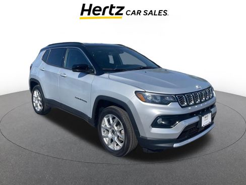 Used 2025 Jeep Compass Limited image 1