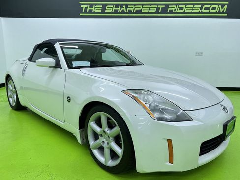 Used 2005 Nissan 350Z Touring RWD image 2