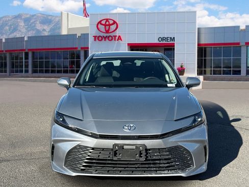 Used 2025 Toyota Camry LE image 2