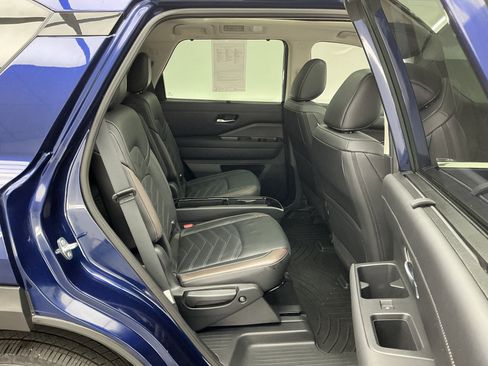 Used 2024 Nissan Pathfinder Platinum image 22
