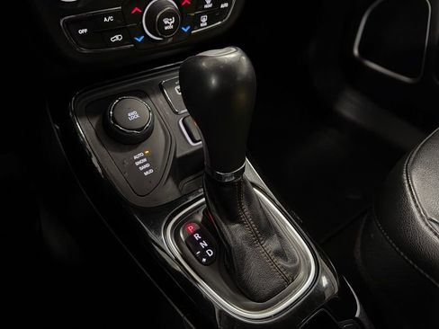 Used 2018 Jeep Compass Limited w/ Navigation Group image 21