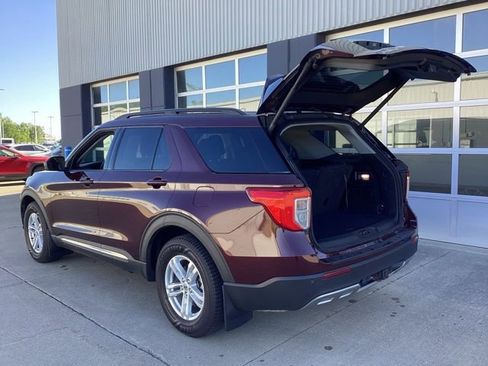 Used 2022 Ford Explorer XLT w/ Equipment Group 202A AWD/4WD image 12