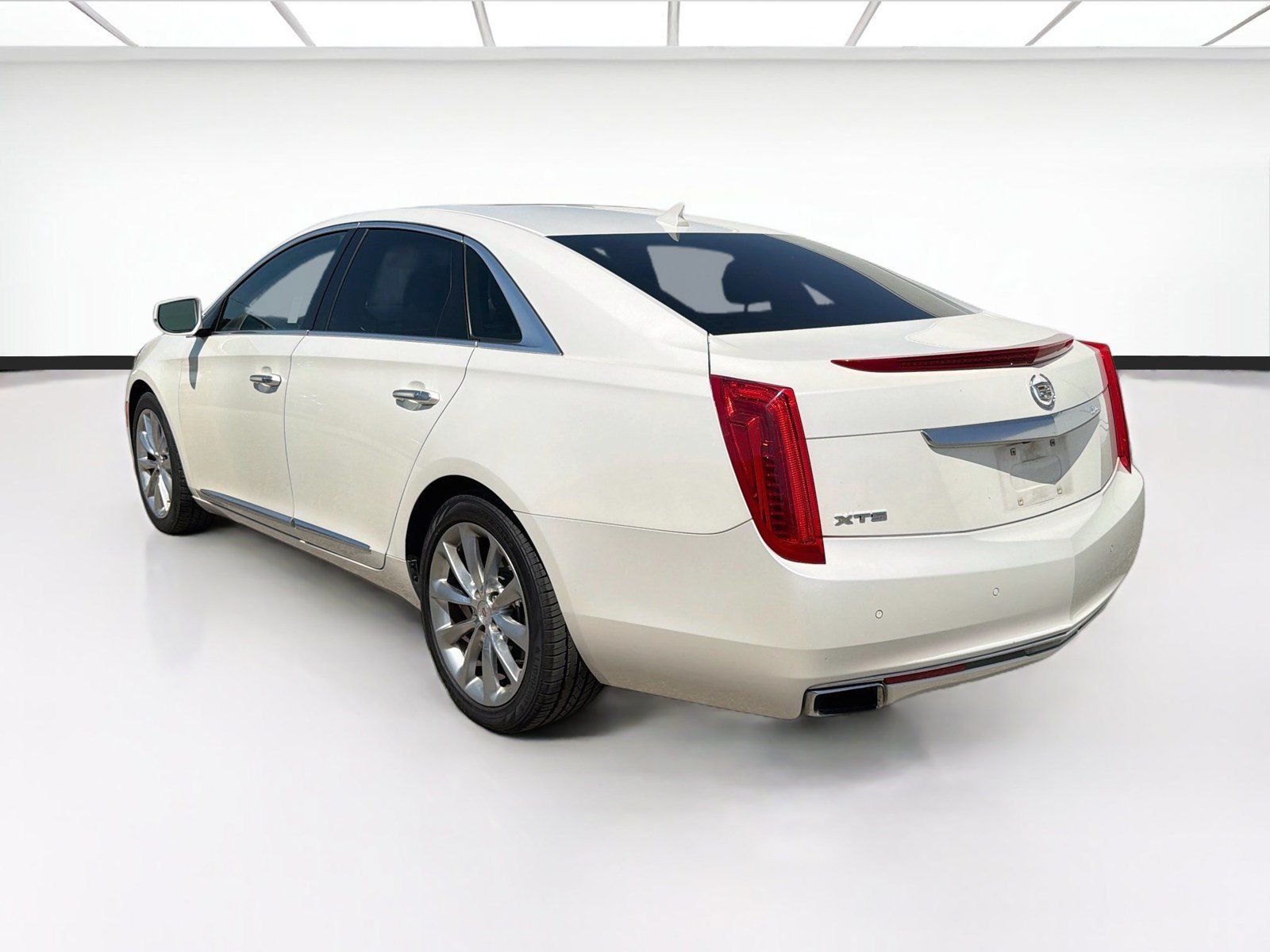 Used 2014 Cadillac XTS Luxury w/ Driver Awareness Package FWD image 6